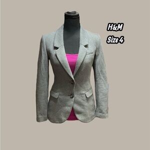 H&M COLLARED BLAZER WITH ELBOW REINFORCEMENT PATCHES IN SIZE 4.  GENTLY WORN